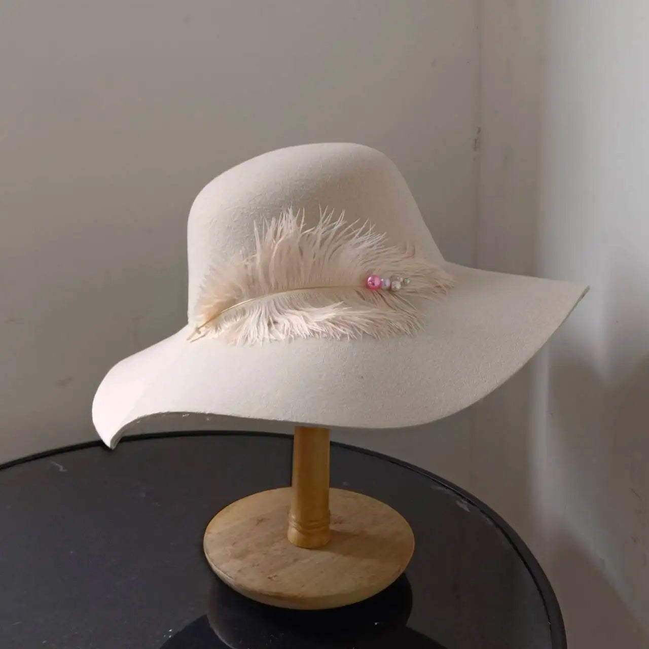 Autumn and Winter Women's French Elegant Retro Army Green Woolen Felt Top Hat Winter hats woman British Hepburn Bell shaped Fish