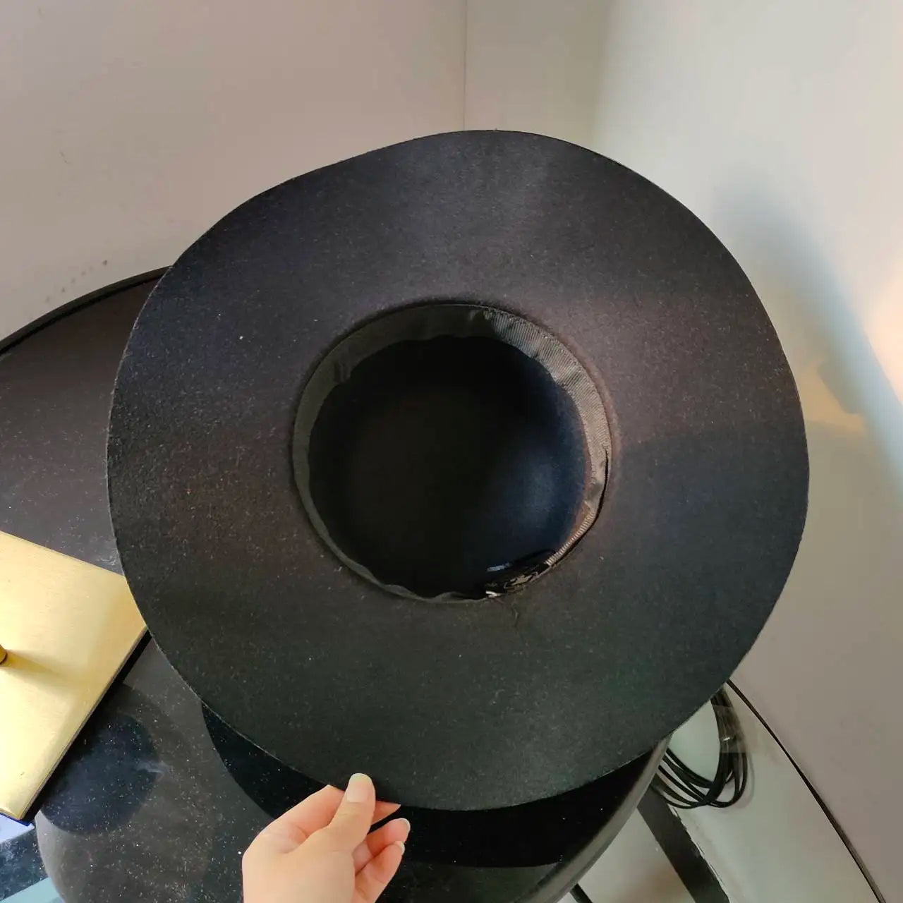 Autumn and Winter Women's French Elegant Retro Army Green Woolen Felt Top Hat Winter hats woman British Hepburn Bell shaped Fish