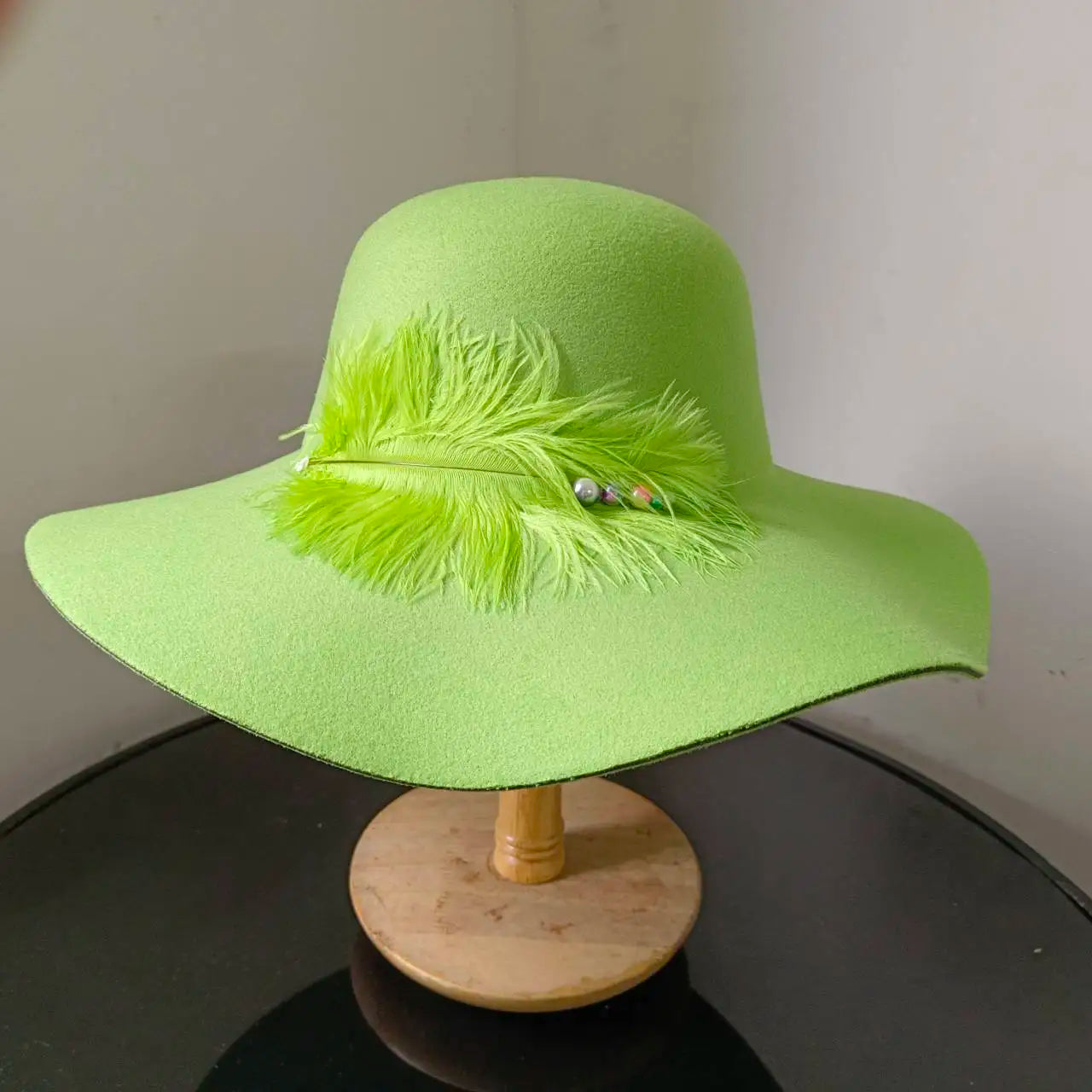 Autumn and Winter Women's French Elegant Retro Army Green Woolen Felt Top Hat Winter hats woman British Hepburn Bell shaped Fish