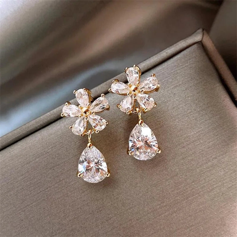 925 Silver Needle Korean Edition Crystal Flower Autumn and Winter Temperament Small and Luxury High Grade Design Earrings Gothic