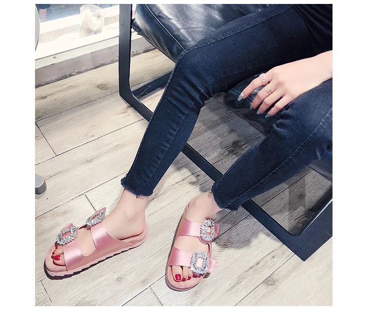 New Trend Women's Slippers Outside 2022 Women's Rhinestone Side Buckle Open Toe Bicyclic Flat-Bottomed Sandals Slippers Girls
