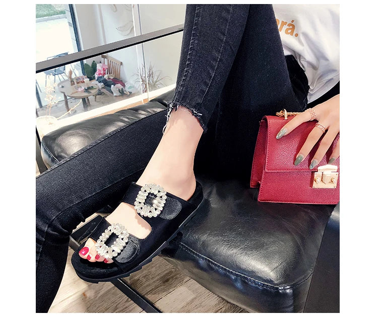 New Trend Women's Slippers Outside 2022 Women's Rhinestone Side Buckle Open Toe Bicyclic Flat-Bottomed Sandals Slippers Girls