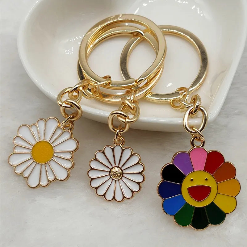 Cute and fashionable enamel daisy key chain Fashion Korean key chain Women's bag Keychain Pendant Jewelry