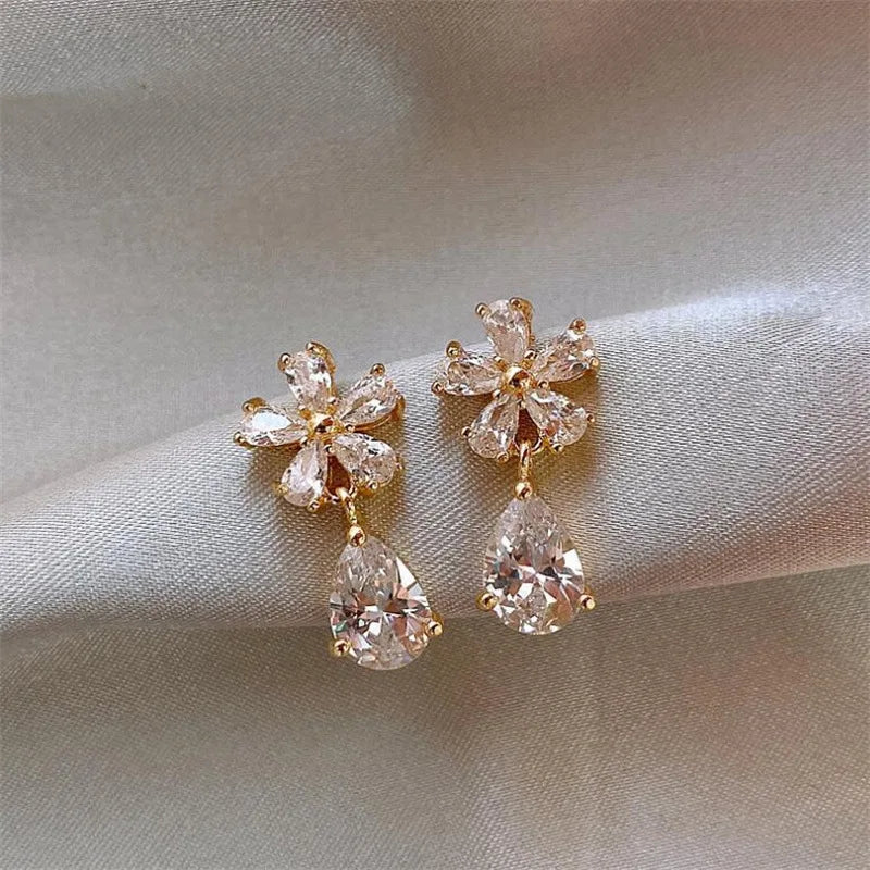 925 Silver Needle Korean Edition Crystal Flower Autumn and Winter Temperament Small and Luxury High Grade Design Earrings Gothic