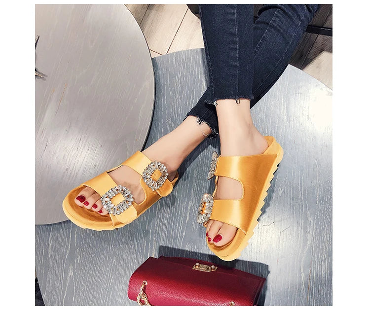 New Trend Women's Slippers Outside 2022 Women's Rhinestone Side Buckle Open Toe Bicyclic Flat-Bottomed Sandals Slippers Girls