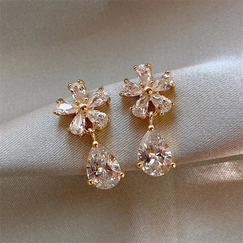 925 Silver Needle Korean Edition Crystal Flower Autumn and Winter Temperament Small and Luxury High Grade Design Earrings Gothic
