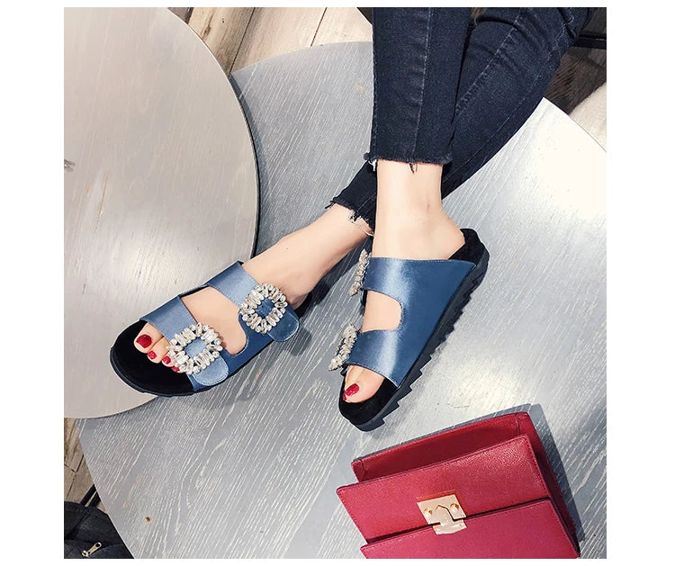 New Trend Women's Slippers Outside 2022 Women's Rhinestone Side Buckle Open Toe Bicyclic Flat-Bottomed Sandals Slippers Girls