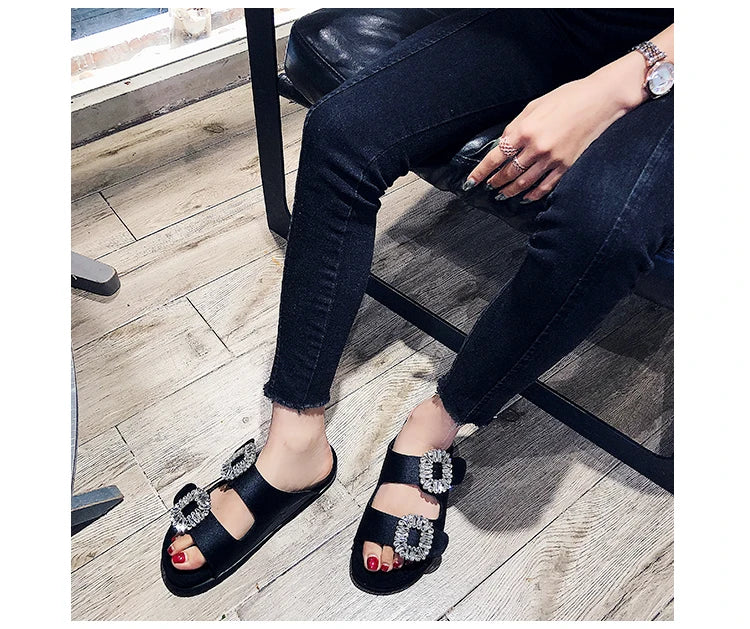 New Trend Women's Slippers Outside 2022 Women's Rhinestone Side Buckle Open Toe Bicyclic Flat-Bottomed Sandals Slippers Girls