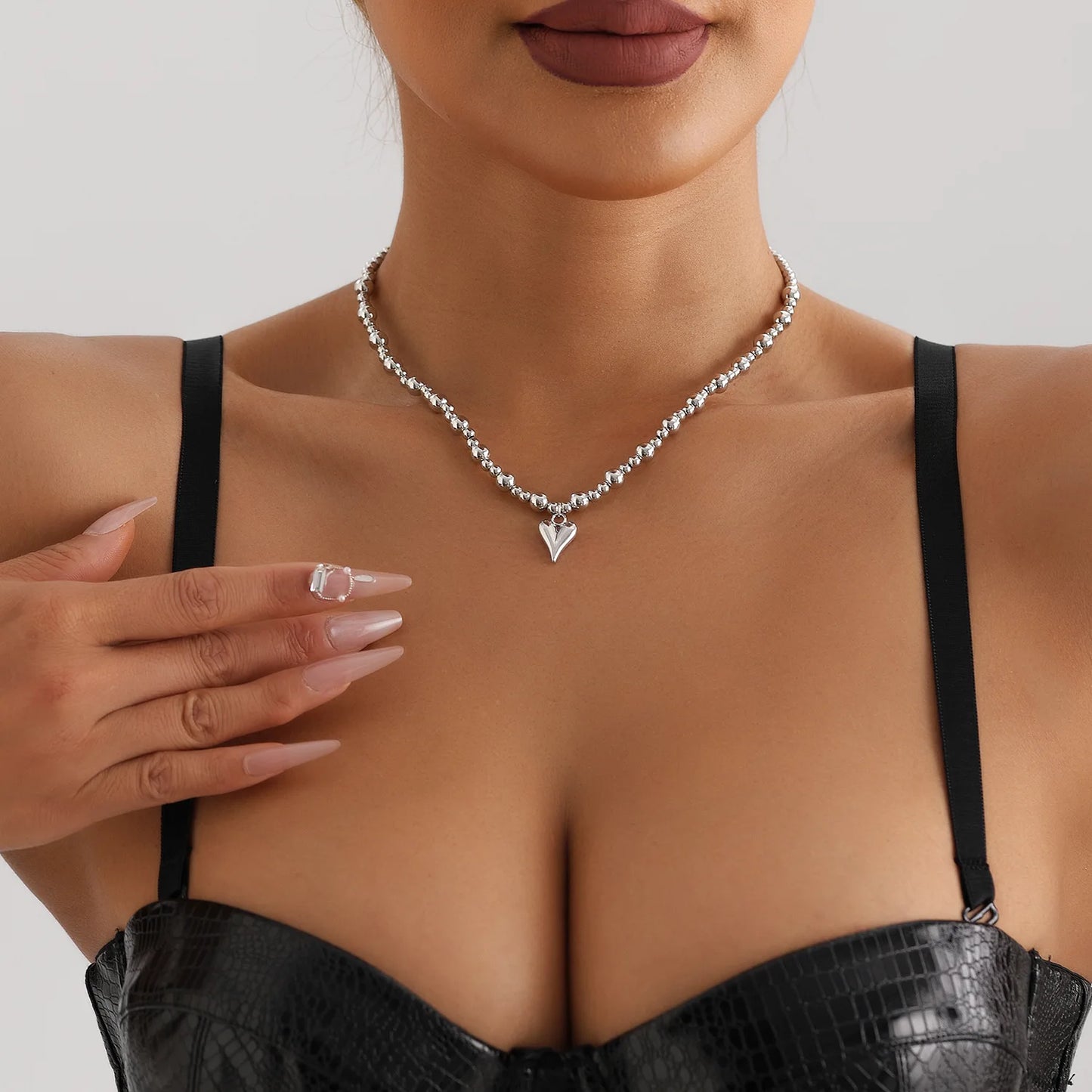 Y2K Heart Beaded Necklace Women Boho Crystal Class Gravel Clavicle Chain Cool Y2K Choker Exquisite Fashion Jewelry