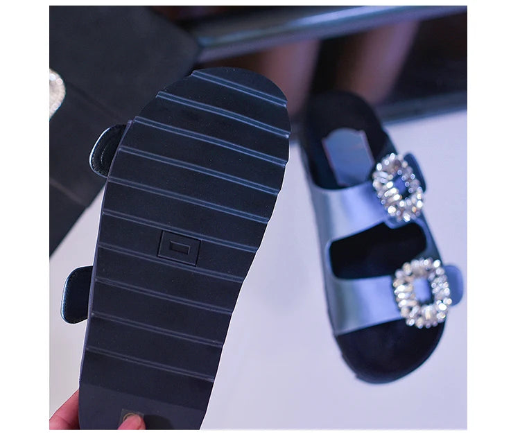 New Trend Women's Slippers Outside 2022 Women's Rhinestone Side Buckle Open Toe Bicyclic Flat-Bottomed Sandals Slippers Girls