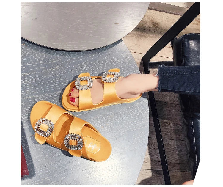 New Trend Women's Slippers Outside 2022 Women's Rhinestone Side Buckle Open Toe Bicyclic Flat-Bottomed Sandals Slippers Girls