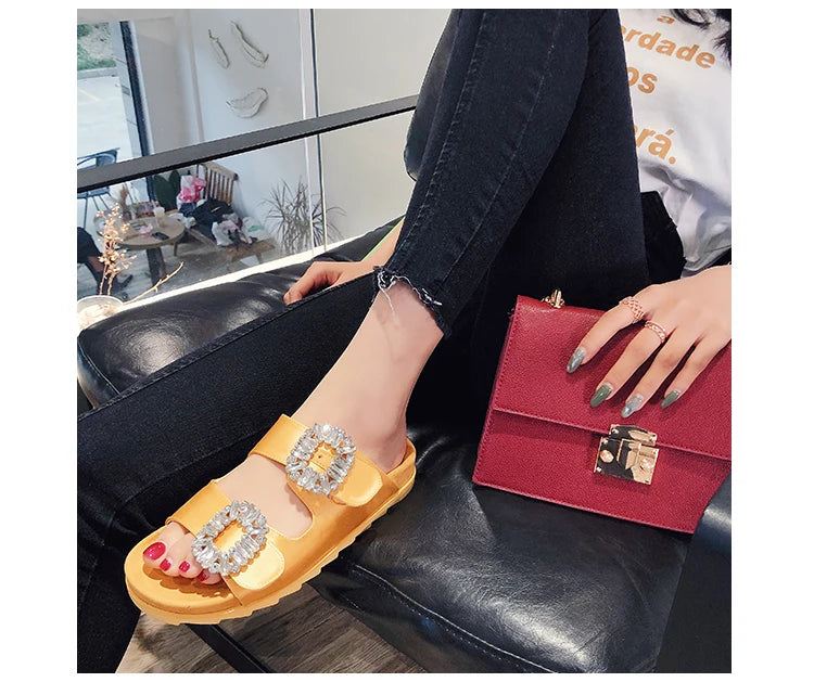 New Trend Women's Slippers Outside 2022 Women's Rhinestone Side Buckle Open Toe Bicyclic Flat-Bottomed Sandals Slippers Girls