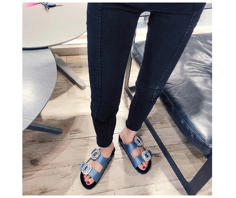 New Trend Women's Slippers Outside 2022 Women's Rhinestone Side Buckle Open Toe Bicyclic Flat-Bottomed Sandals Slippers Girls