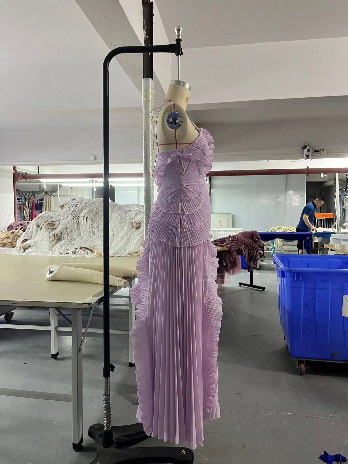 Ruffle ruffles design thin mid-length dress temperament fashion irregular halter women's dress 2025 summer new