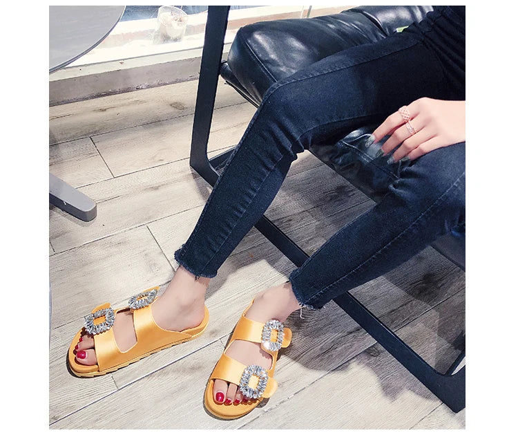 New Trend Women's Slippers Outside 2022 Women's Rhinestone Side Buckle Open Toe Bicyclic Flat-Bottomed Sandals Slippers Girls