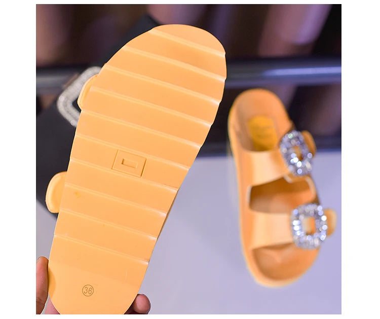 New Trend Women's Slippers Outside 2022 Women's Rhinestone Side Buckle Open Toe Bicyclic Flat-Bottomed Sandals Slippers Girls